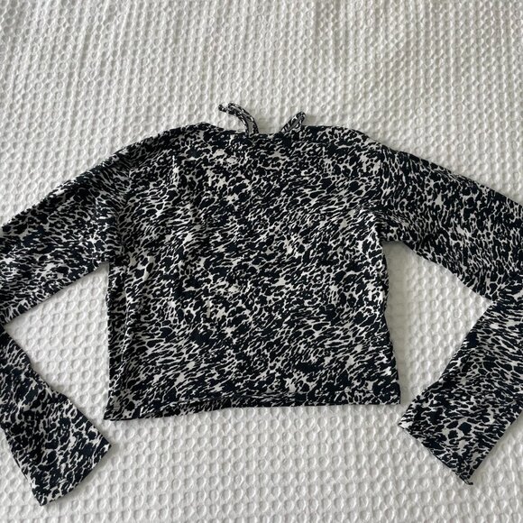 Motel - Patterned Backless Cropped Longsleeve - Picture 1 of 3